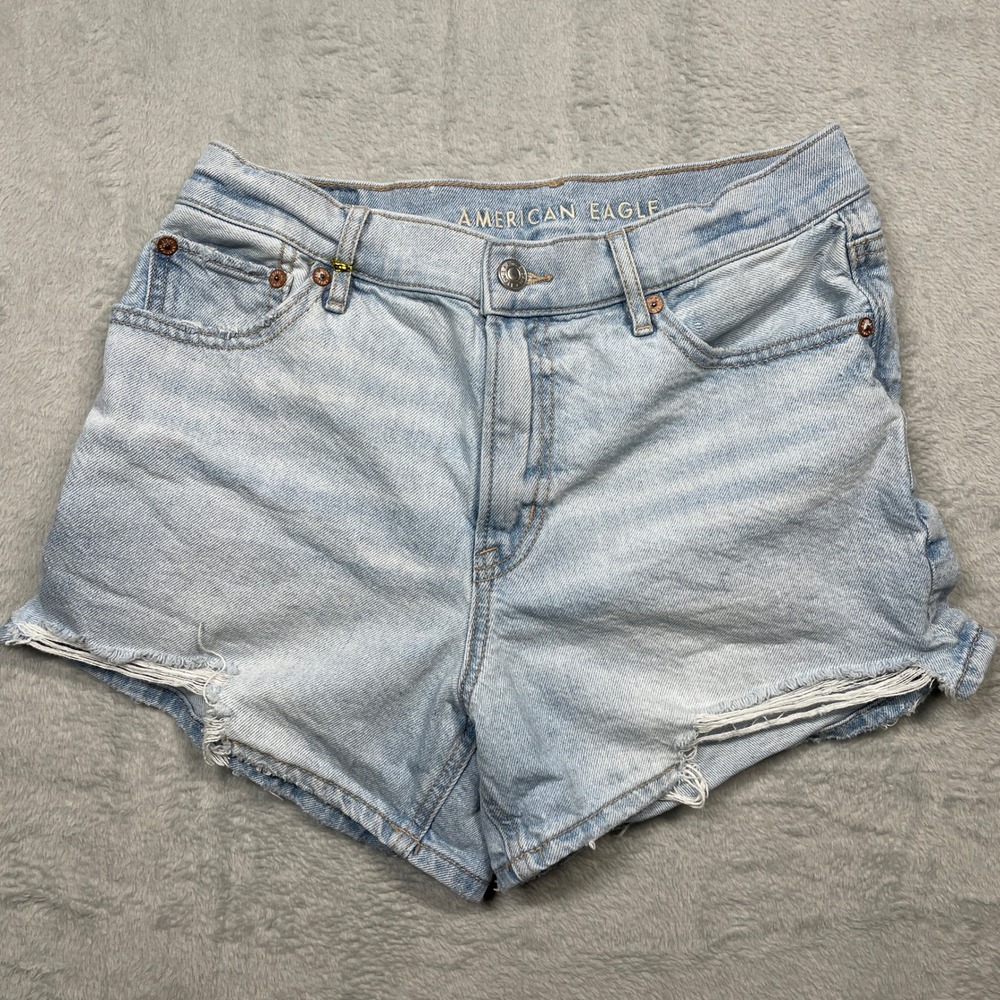 American Eagle Relaxed Short Womens 2 Light Wash High Rise Distressed Denim